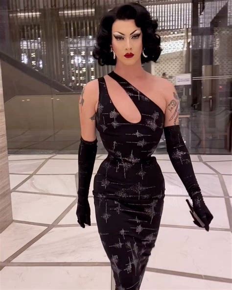 violet chachki waist|How to get a tiny waist, with Violet Chachki : r/rupaulsdragrace